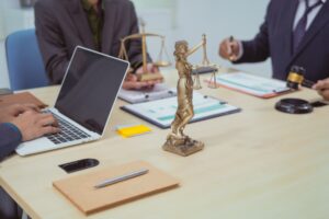 Expert lawyer explaining accident laws Miami at Anijar Law.
