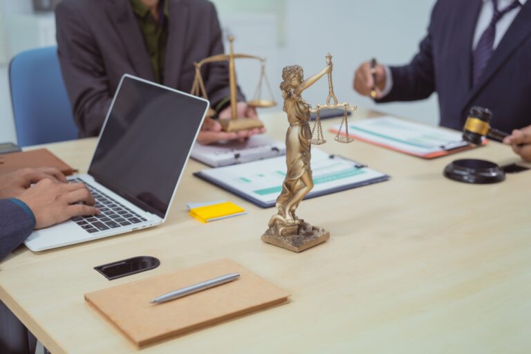 Expert lawyer explaining accident laws Miami at Anijar Law.